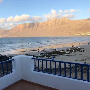 playa-de-caleta-de-famara.in-canary-islands.com/